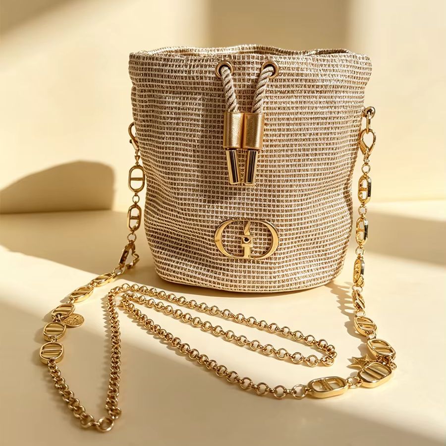 Beauty Makeup Dior - Bolso Dior con textura tejida brillante,
